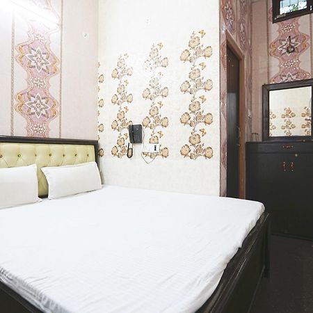 Spot On 43436 Hotel Mannat Spot Murádábád Kültér fotó