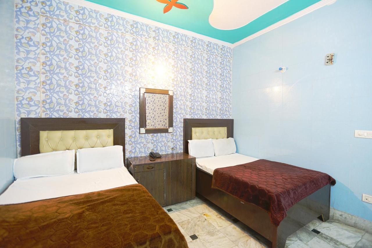 Spot On 43436 Hotel Mannat Spot Murádábád Kültér fotó