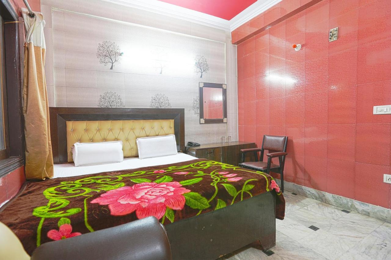 Spot On 43436 Hotel Mannat Spot Murádábád Kültér fotó