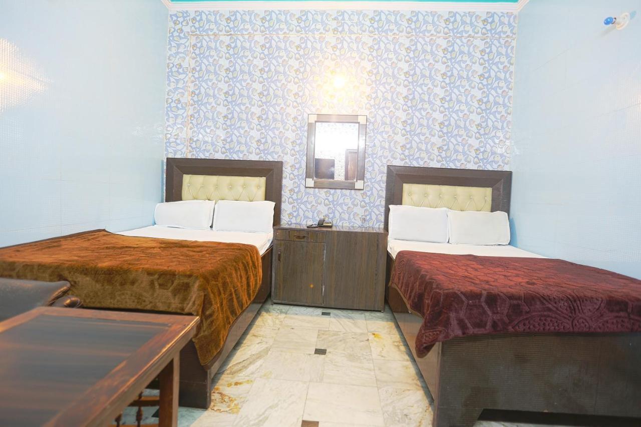 Spot On 43436 Hotel Mannat Spot Murádábád Kültér fotó