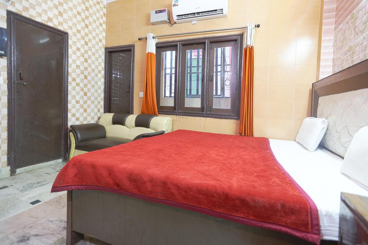 Spot On 43436 Hotel Mannat Spot Murádábád Kültér fotó