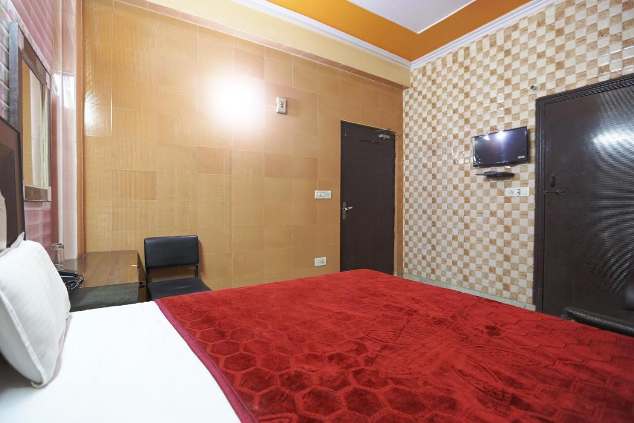 Spot On 43436 Hotel Mannat Spot Murádábád Kültér fotó